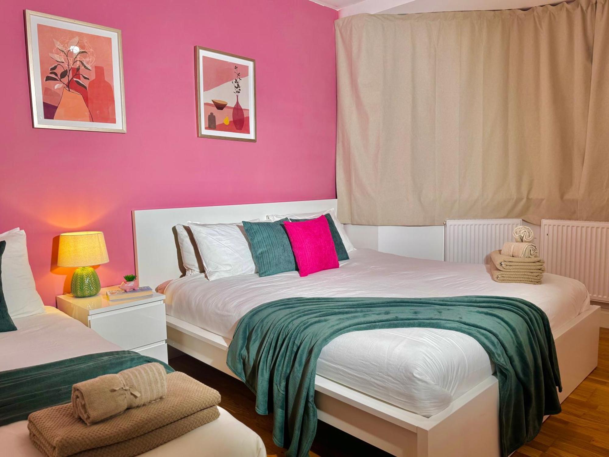 Modern 1-Bed Apt 30Min To Central London & Parking מראה חיצוני תמונה