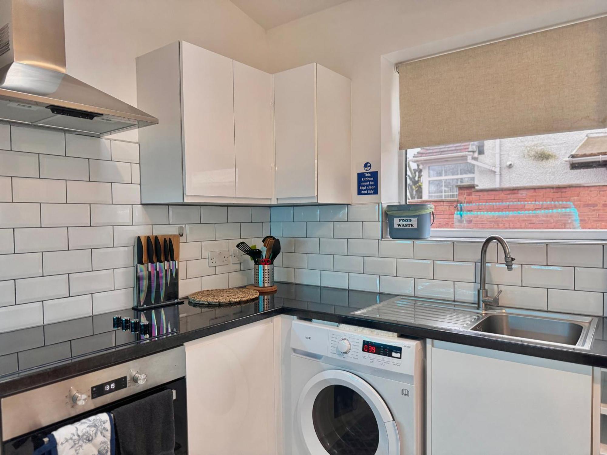 Modern 1-Bed Apt 30Min To Central London & Parking מראה חיצוני תמונה
