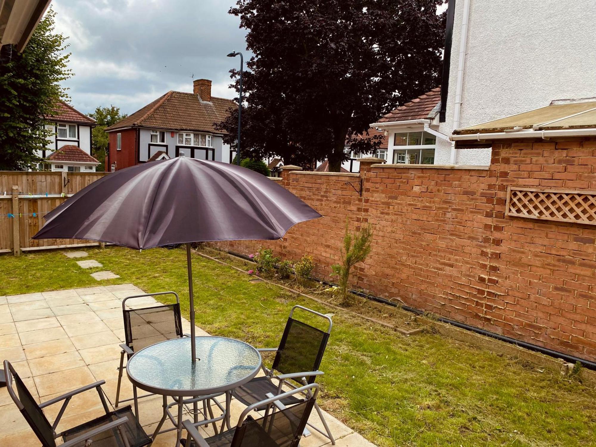 Modern 1-Bed Apt 30Min To Central London & Parking מראה חיצוני תמונה